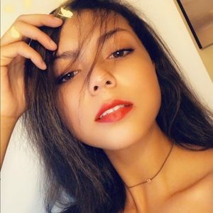 Meet your Posher, Michaela